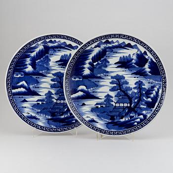 A pair of large blue and white Japanese dishes, Meiji period (1868-1912).