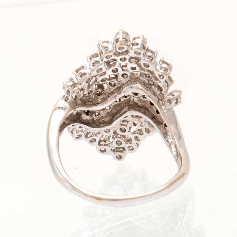 An 18K white gold ring set with round brilliant cut diamonds.