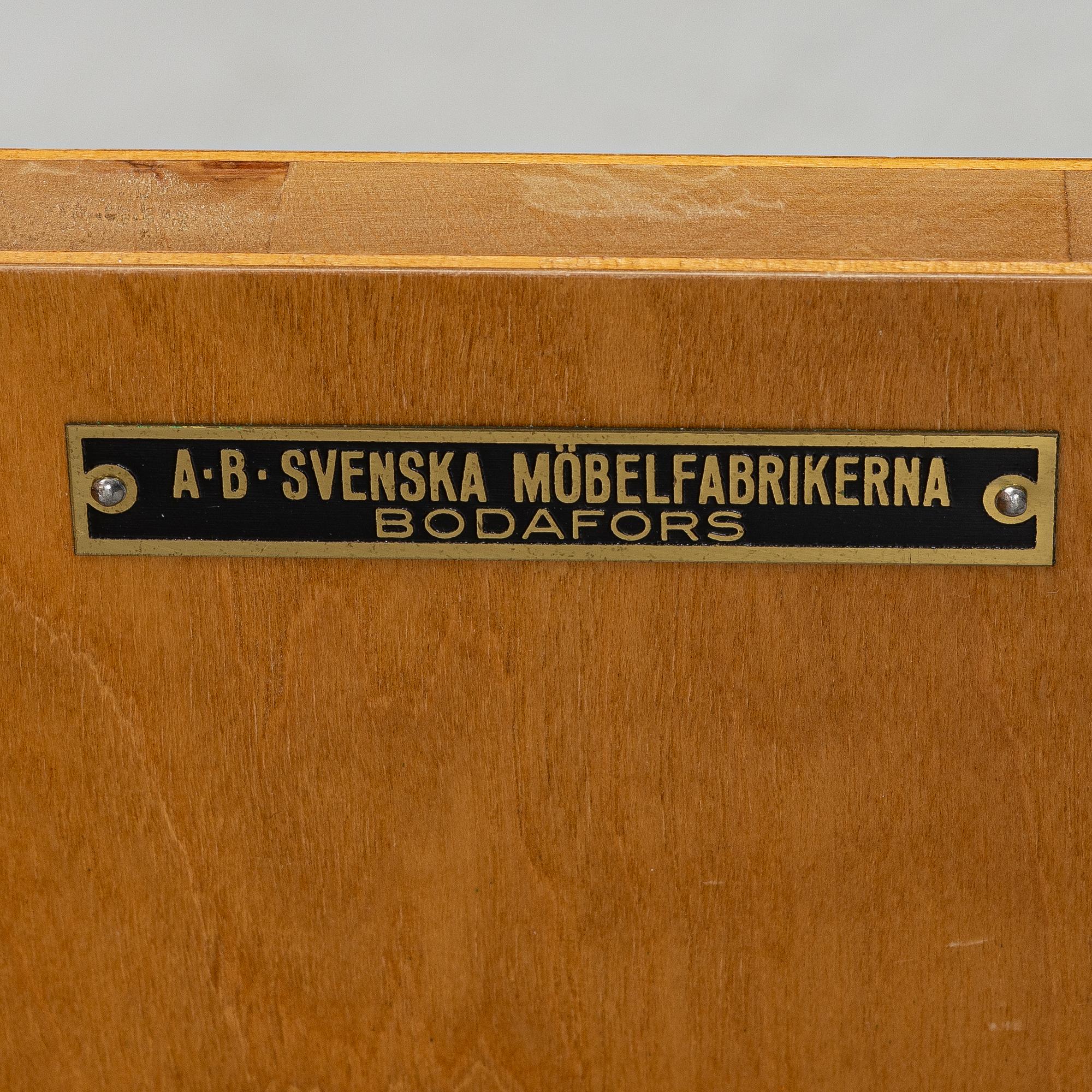 Axel Larsson, tillskrivet, skåp, Svenska Möbelfabrikerna, Bodafors, 1930-40-tal.