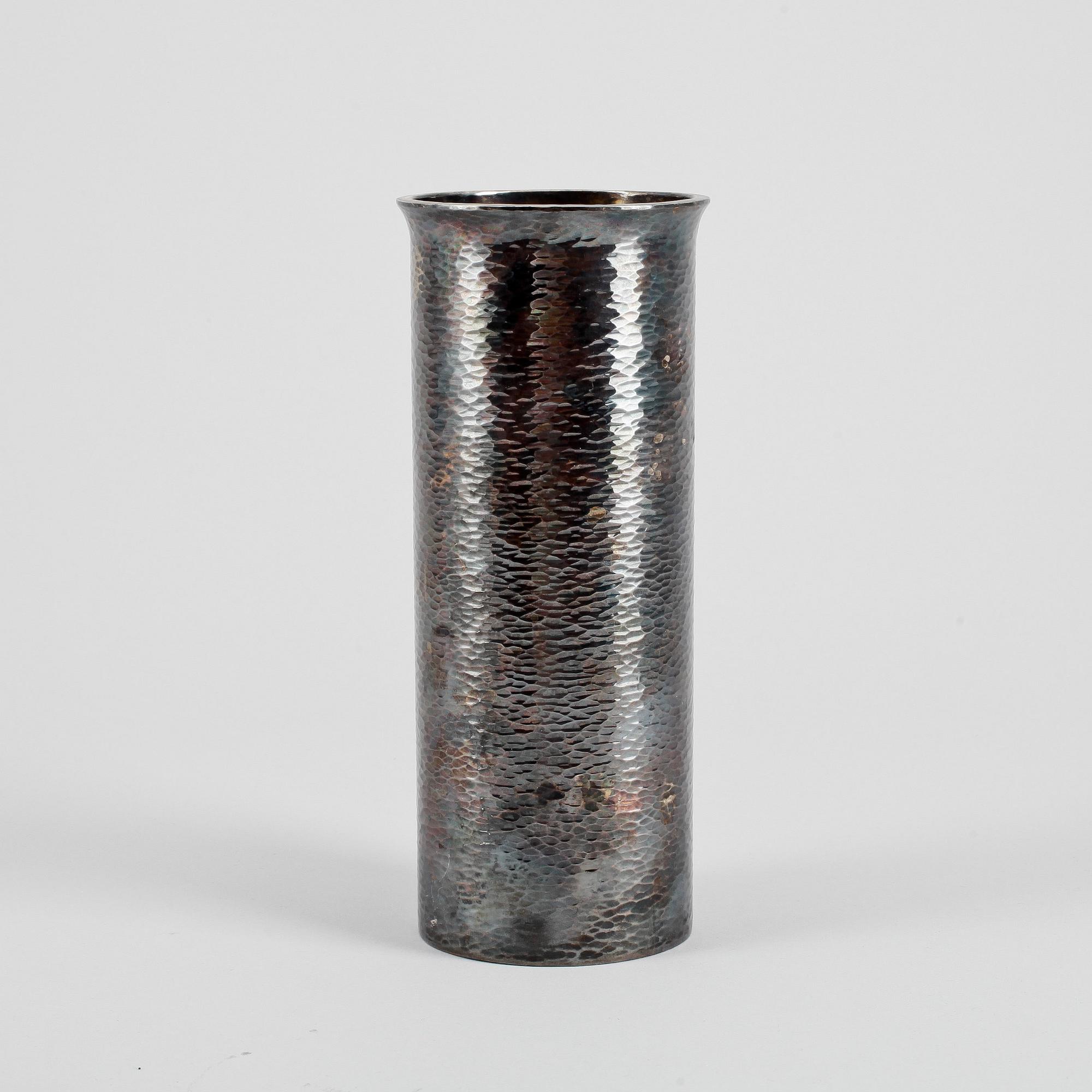 VAS, silver, Råströms Silver- och Nysilverfabrik, Stockholm, 1975. Vikt ca 422g.