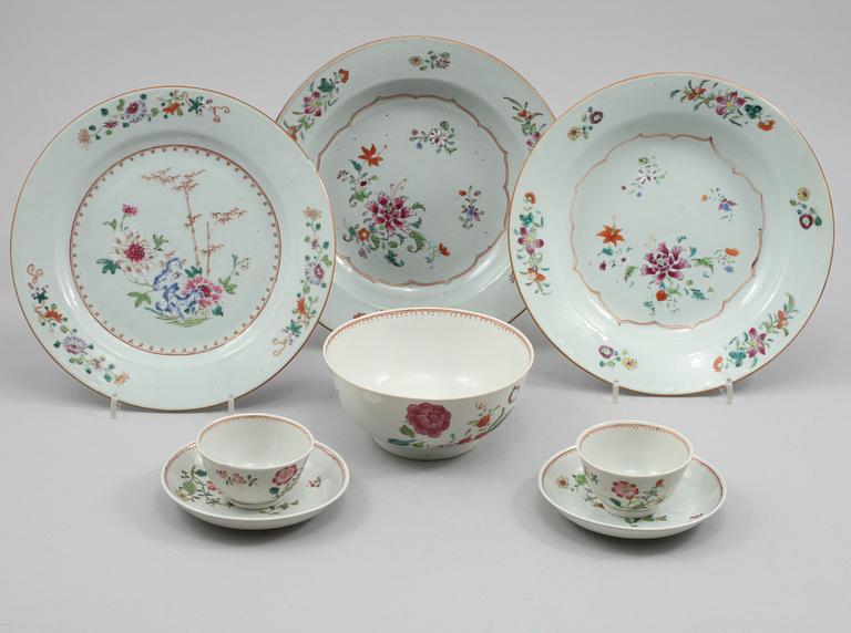 TALLRIKAR, 3 st, KOPPAR MED FAT, 2 st samt SKÅL, porslin, Kina, 1700-tal.