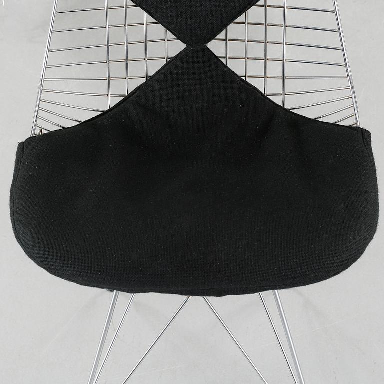 A pair of chairs, "DKR", by Charles & Ray Eames for Herman Miller, USA, around mid 20th century.