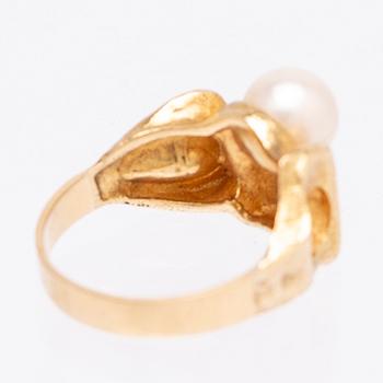 Björn Weckström, ring, "Lappmagi", 18K gold and cultured pearl, Lapponia.