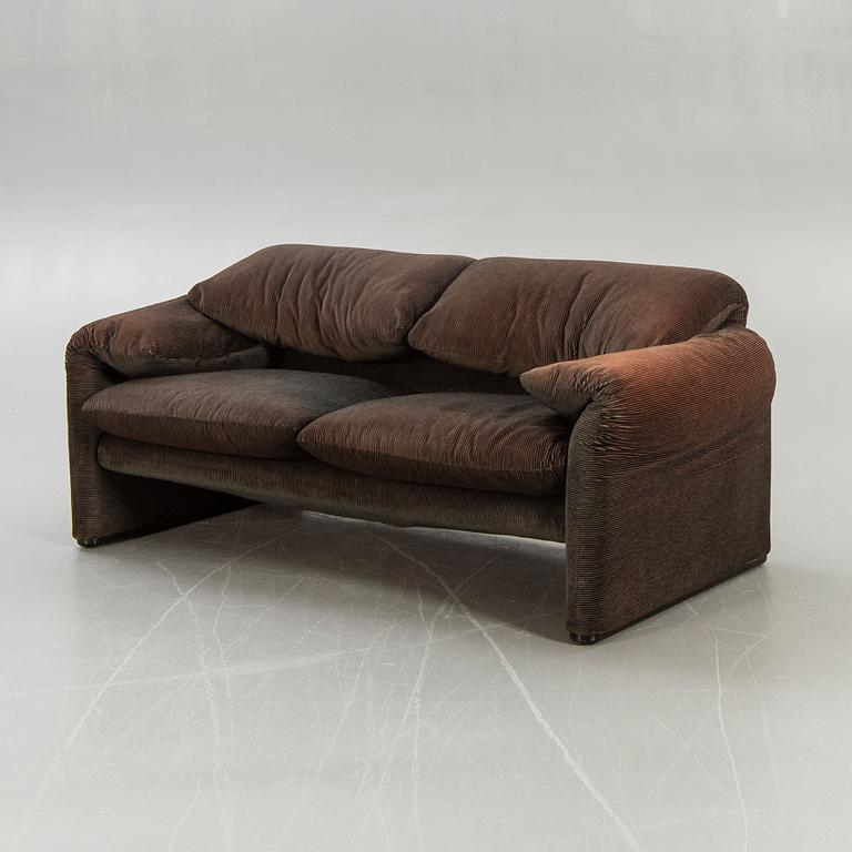 Vico Magistretti, sofa "Maralunga" for Cassina later part of the 20th century.