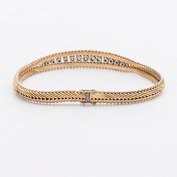 BRACELET 18K gold w single and brilliant-cut diamonds approx 0,65 ct in total.