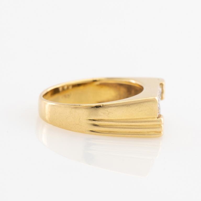 Ring, 18k gold with brilliant-cut diamonds, known as a "claw ring".