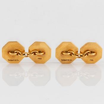 A pair of Tiffany cufflinks in 18K gold with enamel decoration.