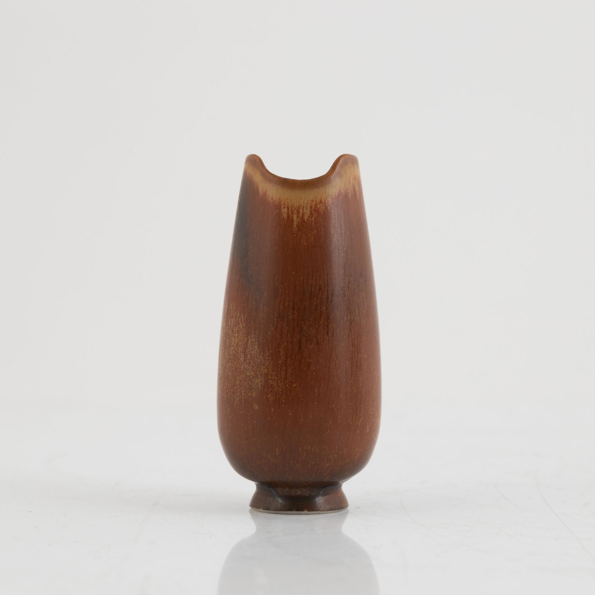 six pieces of stoneware by Stig Lindberg for Gustavsberg, and Gunnar Nylund and Carl-Harry Stålhane for Rörstrand,Sweden.