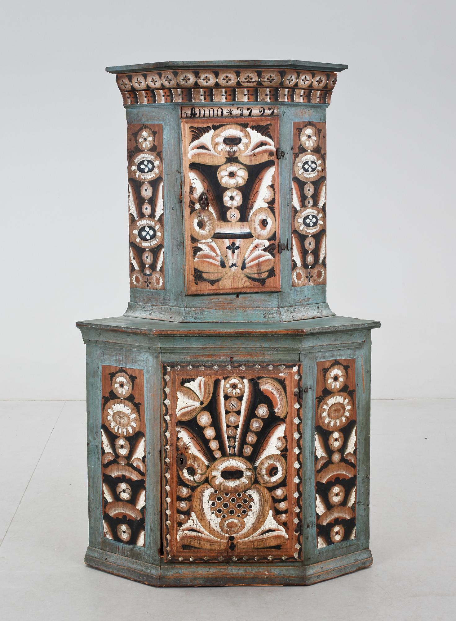 HÖRNSKÄNKSKÅP, allmoge, Rättvik, Dalarna. Dat 1797.