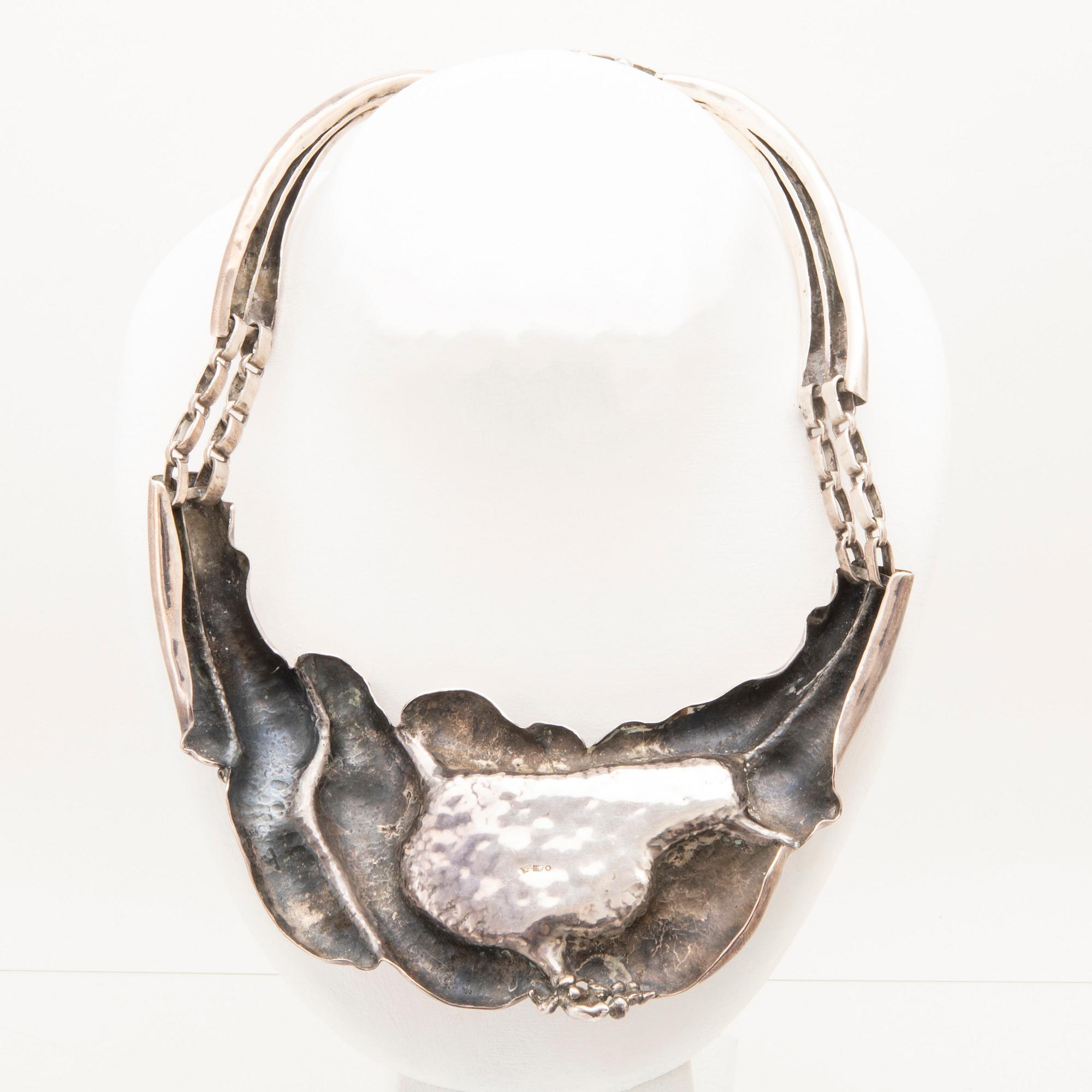Aniela Wojdyno-Pasquini, halsband silver och bärnsten.