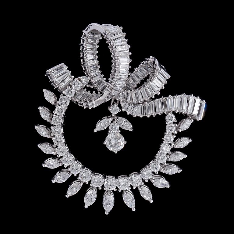 A navette- trapez- and brilliant cut diamond brooch, tot. app. 11 cts. 1950's.