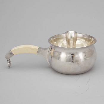 SÅSPANNA, silver resp ben, Bengt Liljedahl, Stockholm 1967. Vikt: 265 gram.
