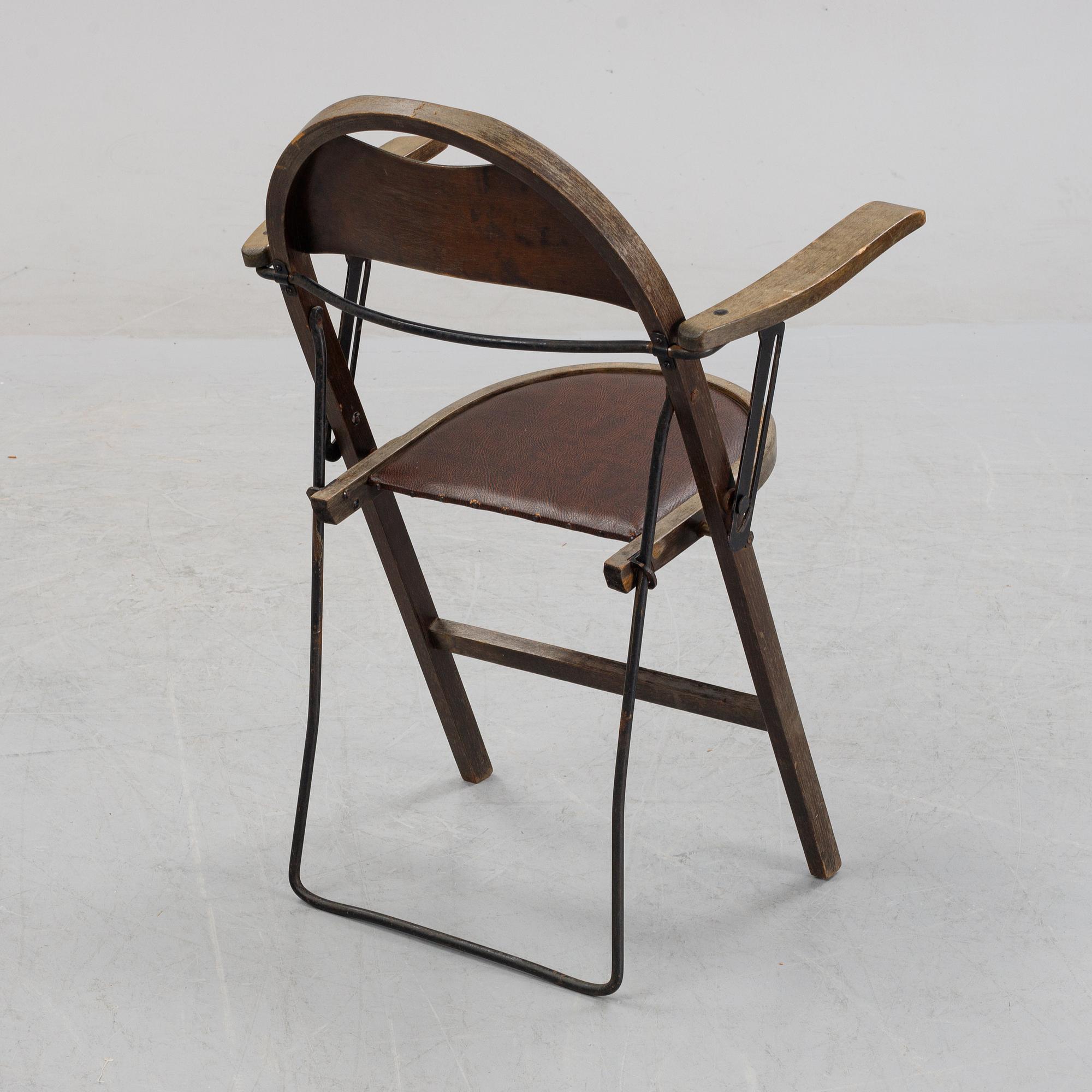 A model 5560 'Stackmo' collapsible stained beech chair, Gemla, Diö, 1930's.