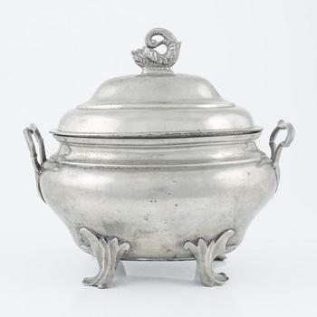 A pewter tureen, mark of Martin Gustaf Moberg, Jönköping 1802.