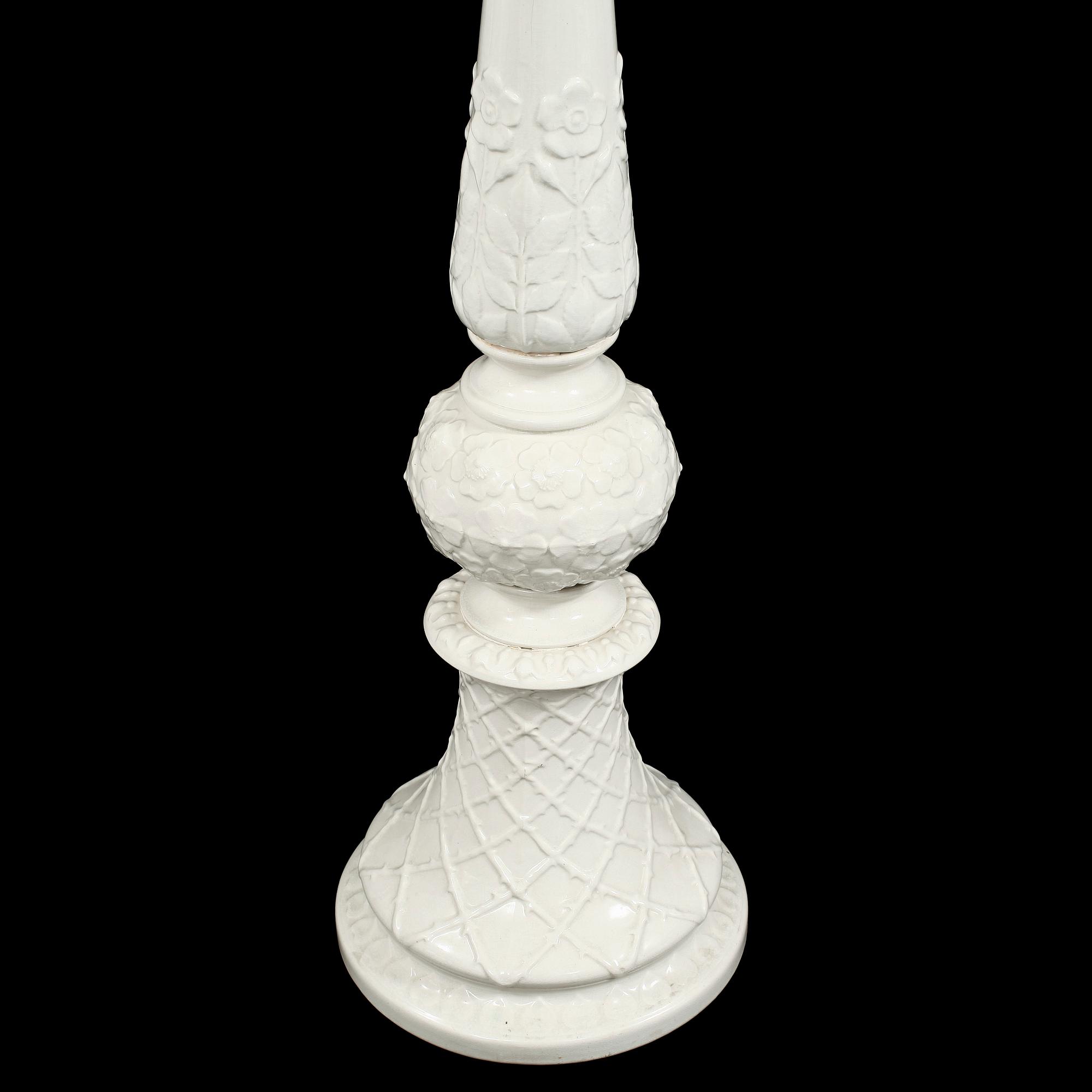 PIEDESTAL samt YTTERFODER, porslin, 1900-talets mitt.