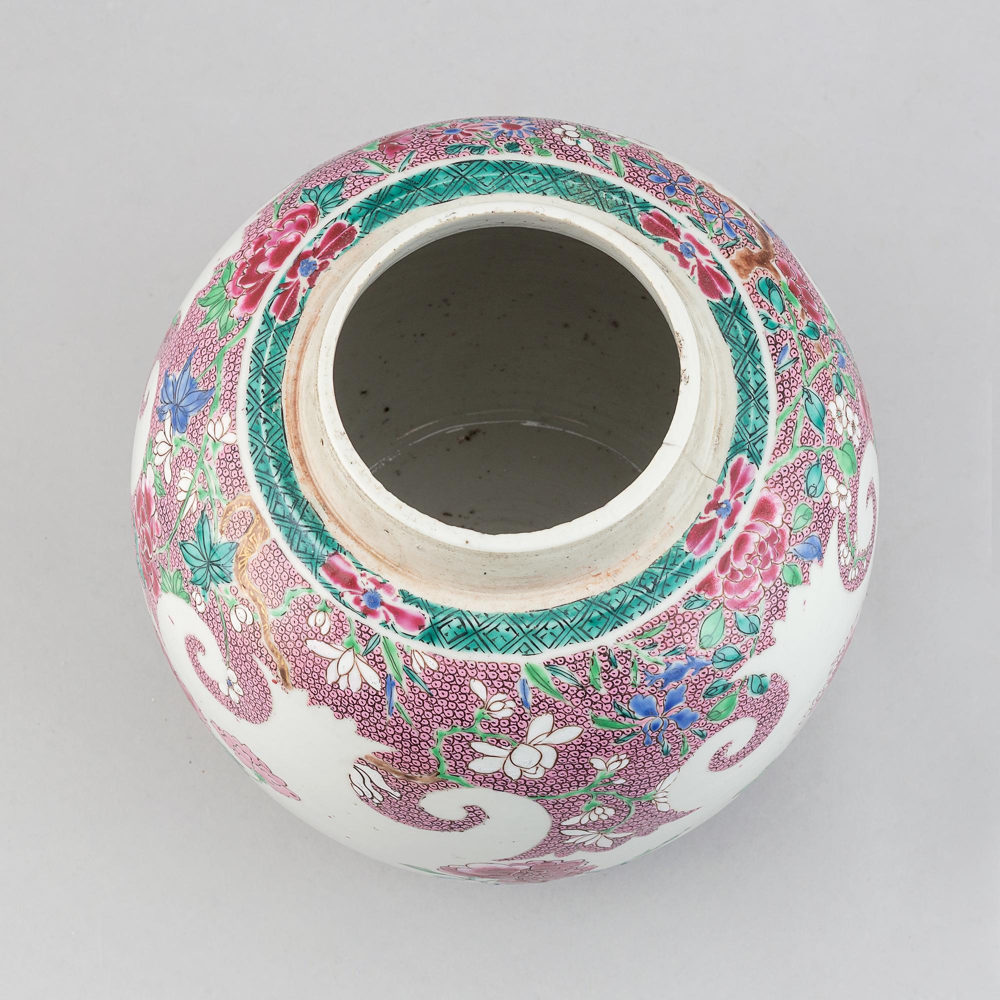 A famille rose jar, Qing dynasty, 18th Century.