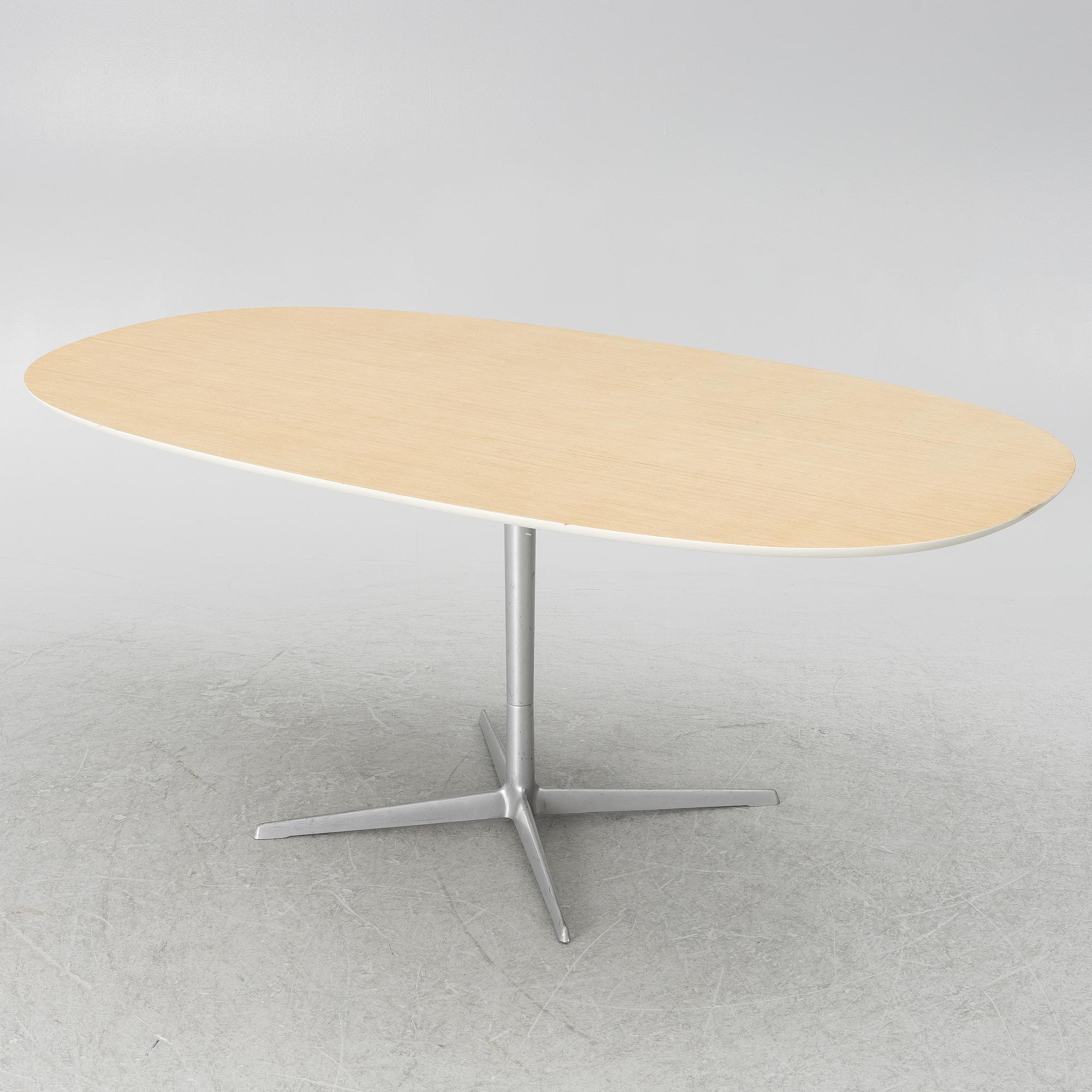 Lievore Altherr Molina, matbord, 'Eolo', Arper.