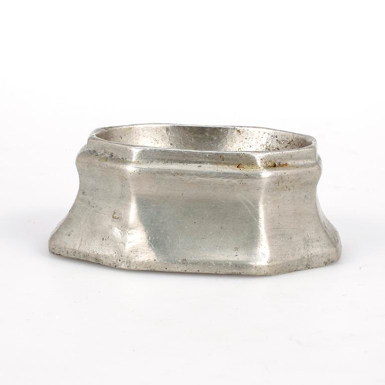 SALTKAR, tenn, något otydliga stämplar trol Karlskrona, 1700-tal.