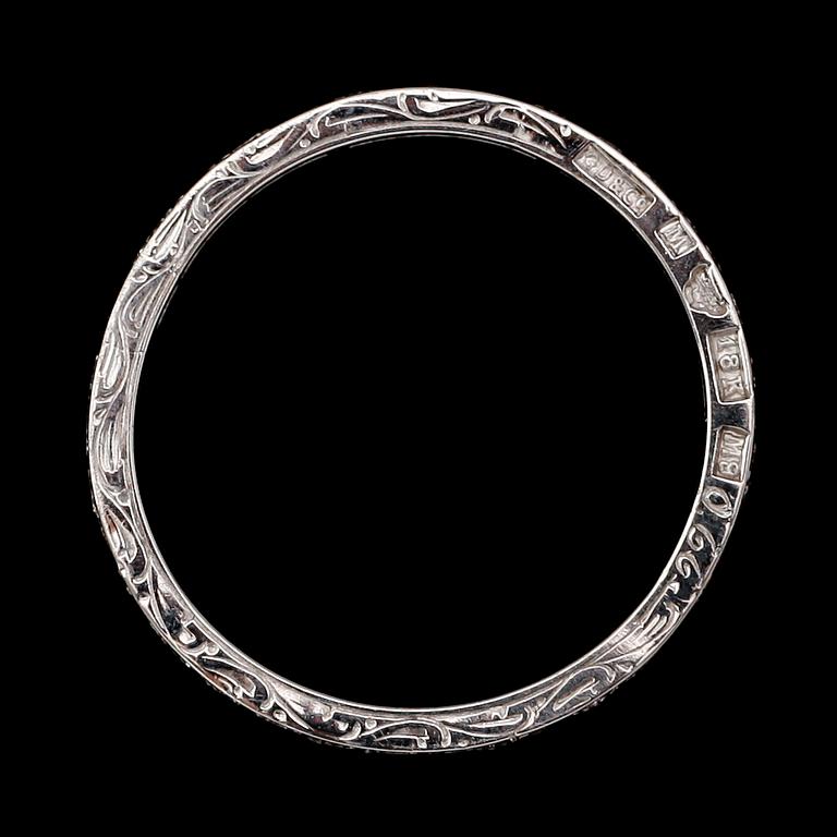 ALLIANSRING, 18 k vitguld, briljantslipade diamanter tot ca 0.66 ct.