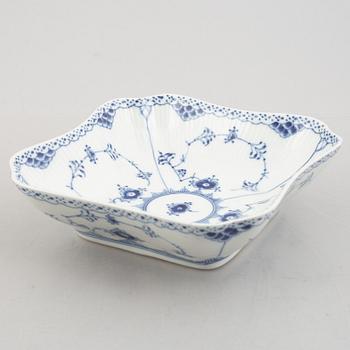 Mat- och kaffeservis, 78 delar, porslin, "Musselmalet", Royal Copenhagen, Danmark.