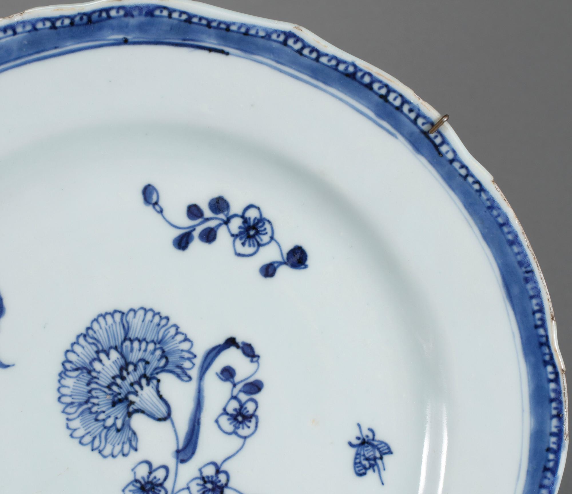 TALLRIKAR, 2 st, porslin, Kina, 1700-tal.