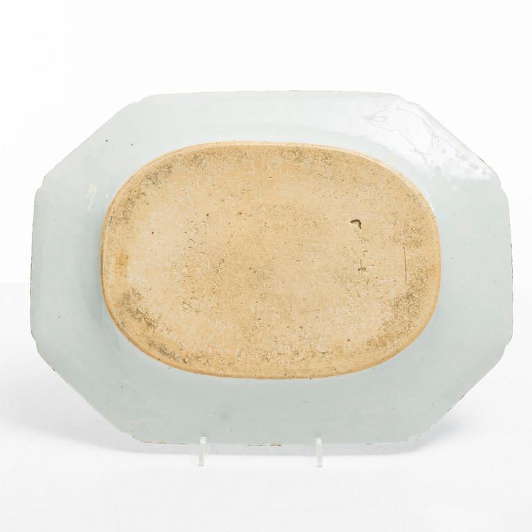 Stekfat, kompaniporslin. Qingdynastin, Jiaqing.