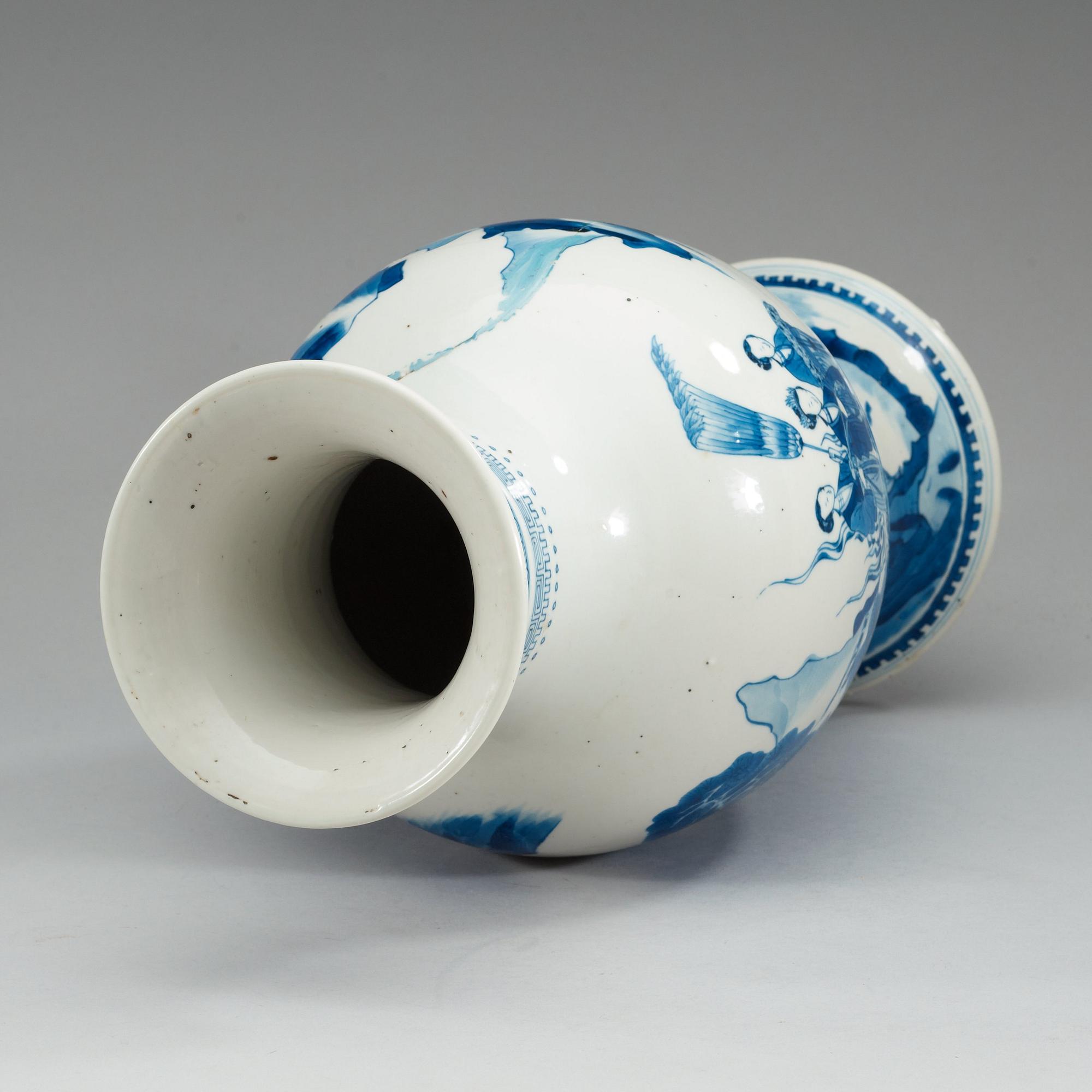 A blue and white vase, Qing dynasty.