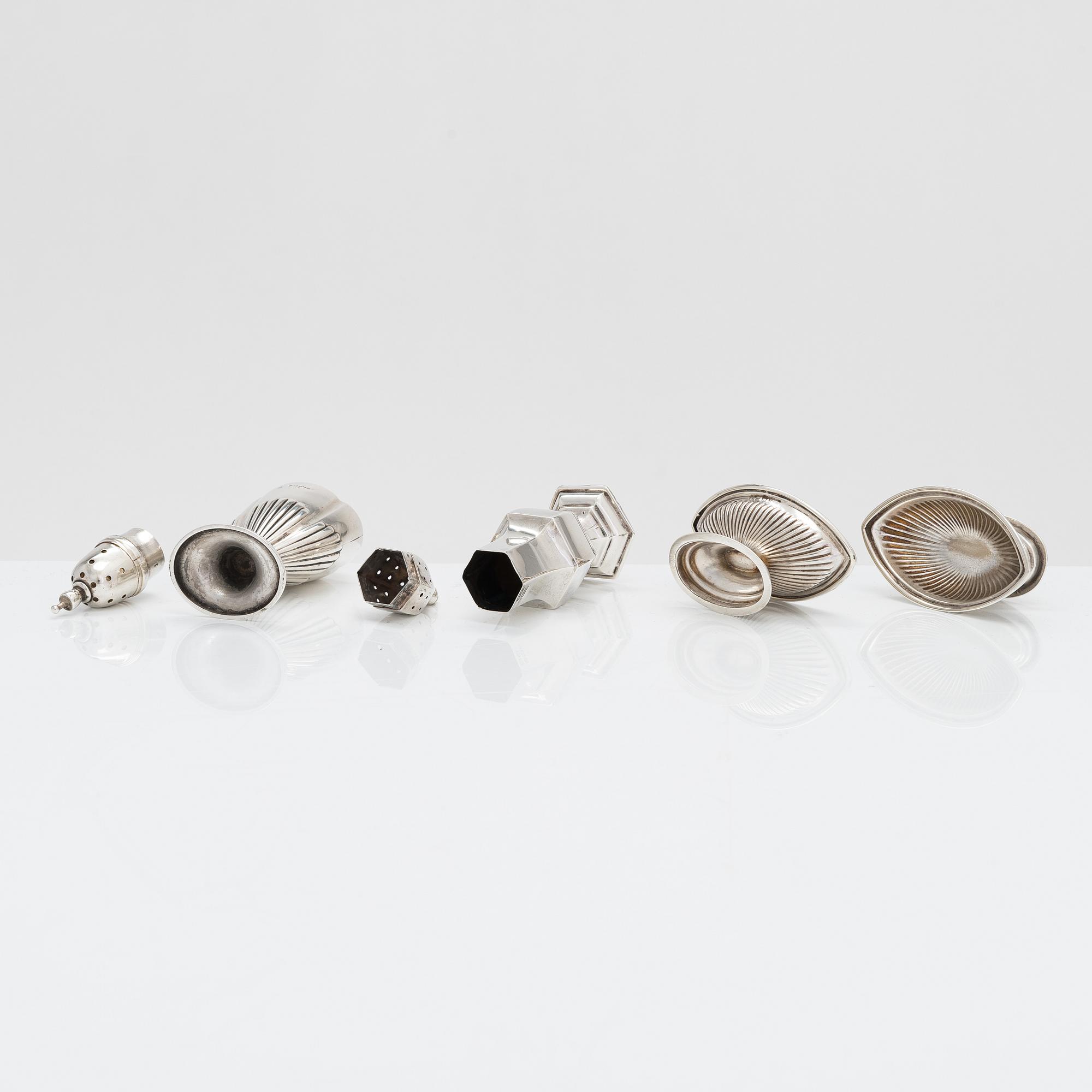 Parti bordssilver, 8 delar, sterlingsilver, England 1885-1909 och Edinburg 1807.