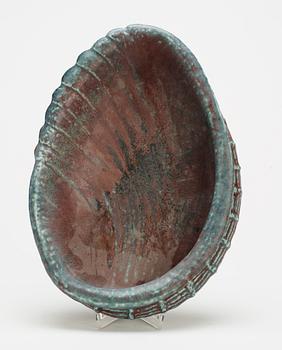 A Gunnar Nylund stoneware bowl in the shape of a seashell, Rörstrand.