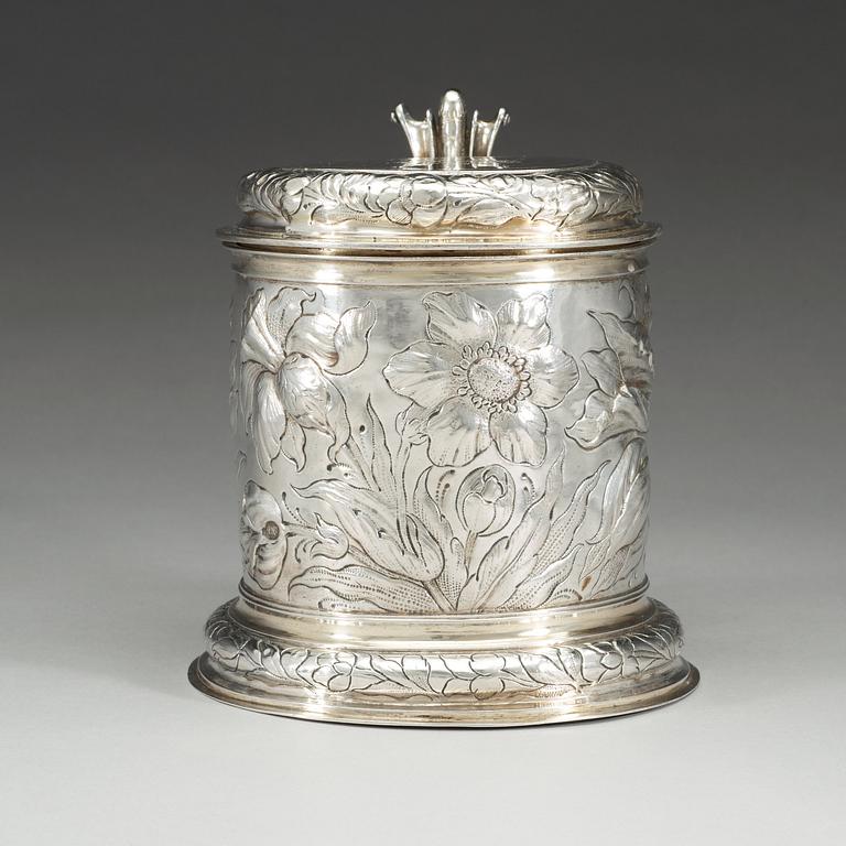 A Baltic 17th century parcel-gilt tankard, unidentified makers mark, Reval.
