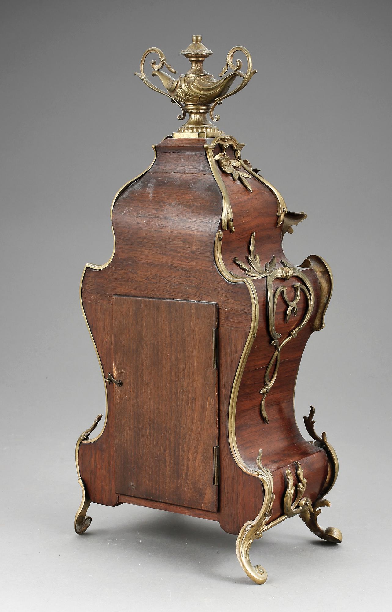 BORDSPENDYL, Louis XV-stil, 1900-talets början.
