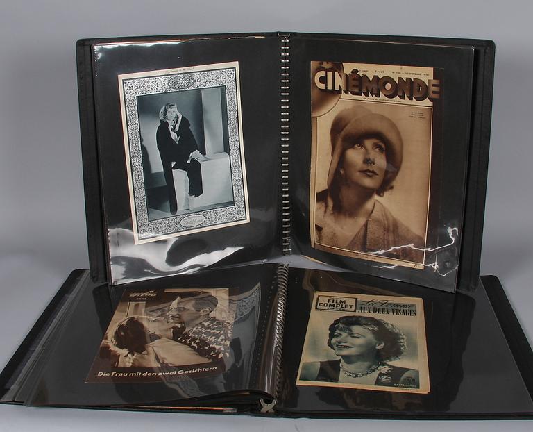 ALBUM MED TIDNINGSOMSLAG, 2 st, 1920-70-tal.