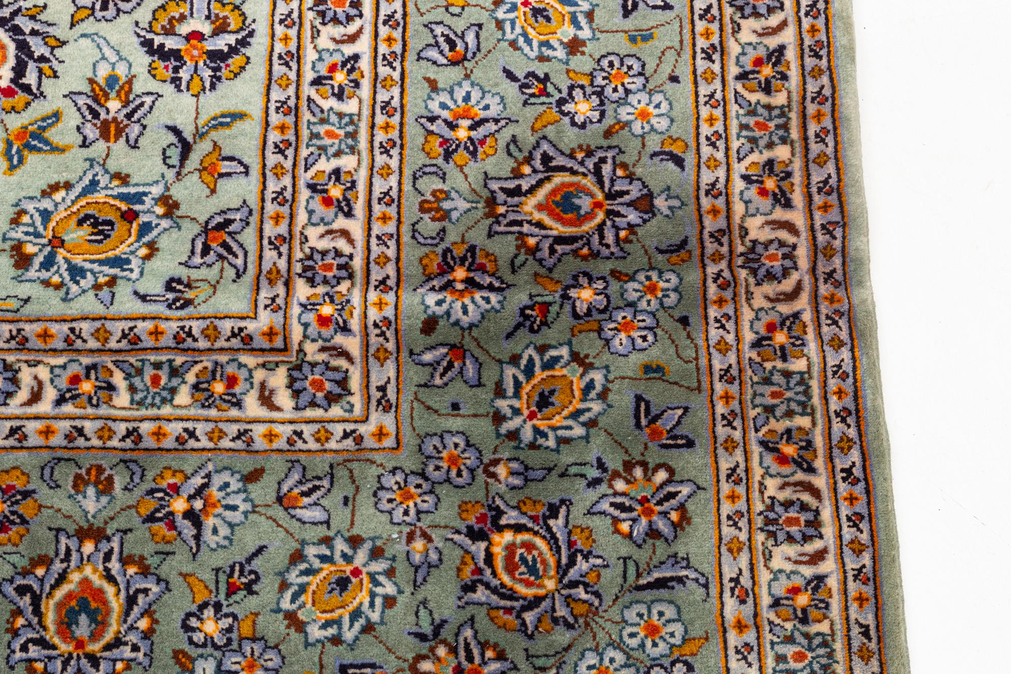 A Kashan carpet, 410 x 300 cm.