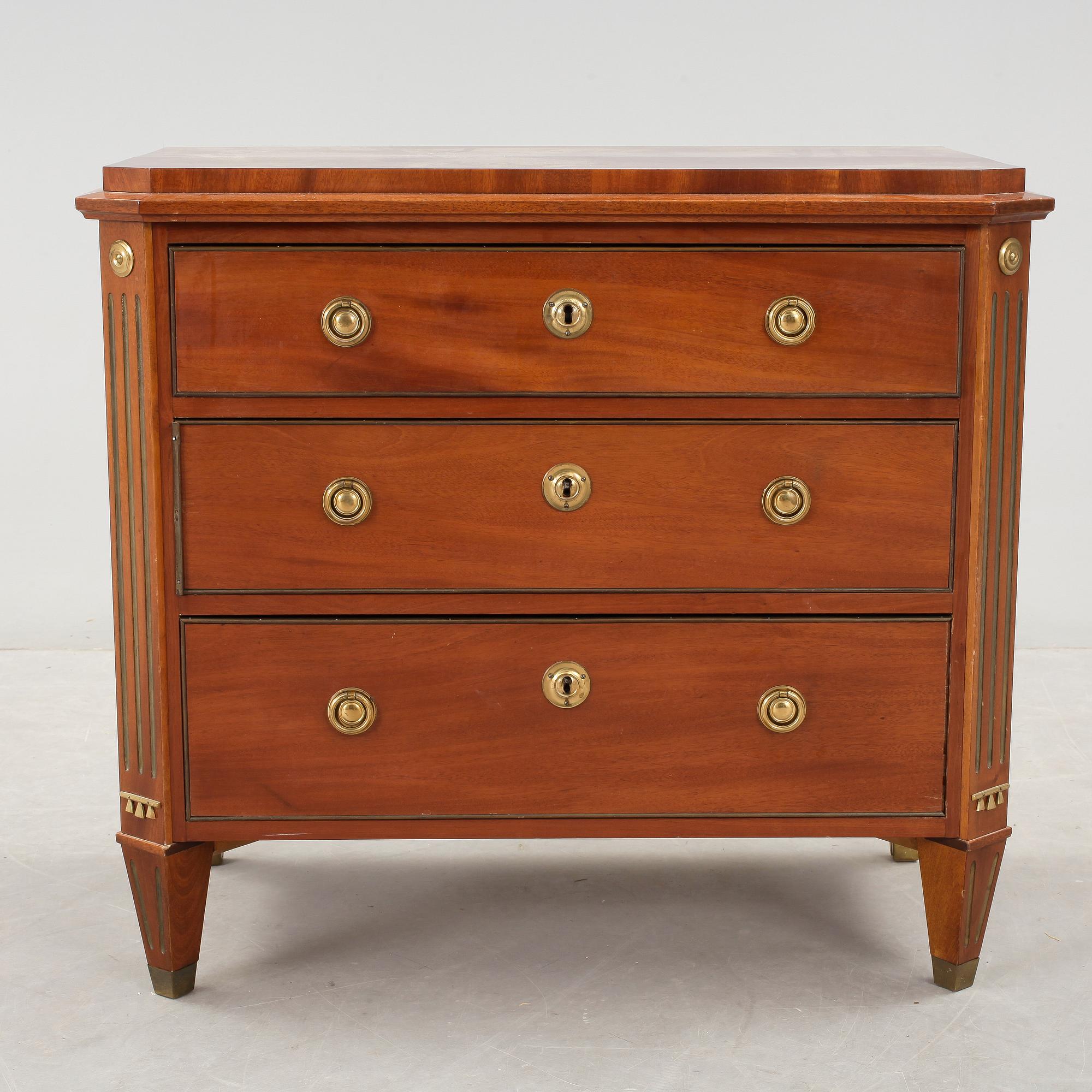 BYRÅ, sengustaviansk stil, 1900-tal.