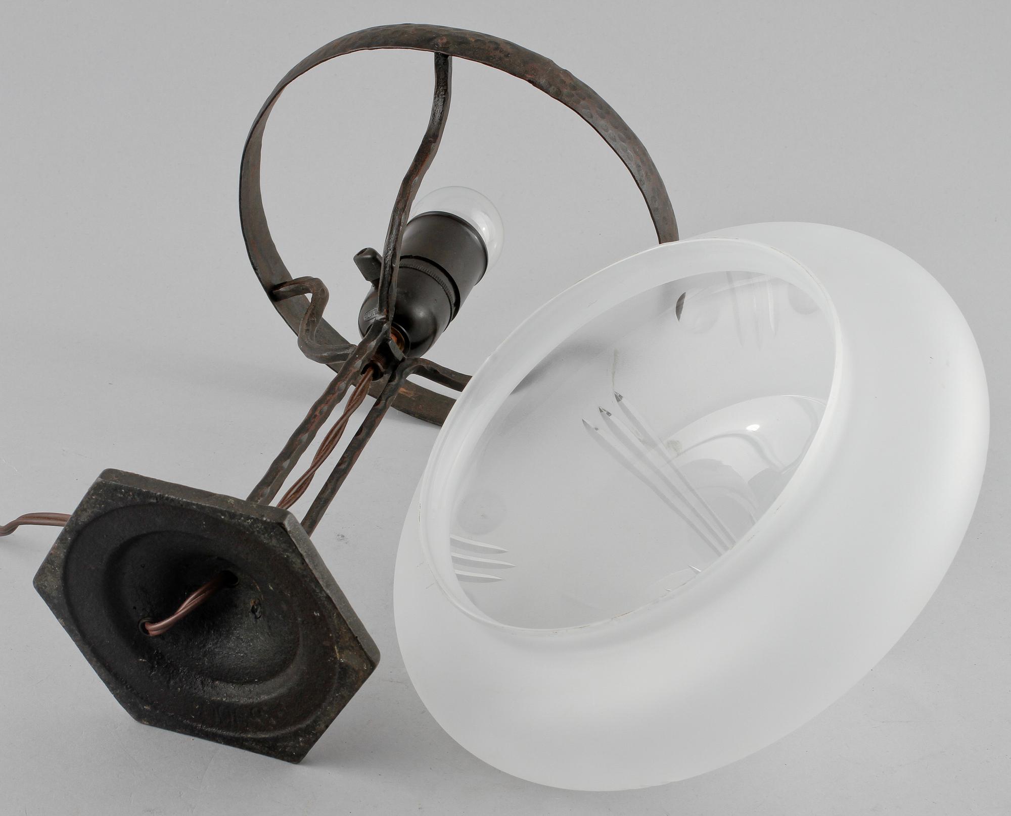 BORDSLAMPA, jugend, 1900-talets första hälft.