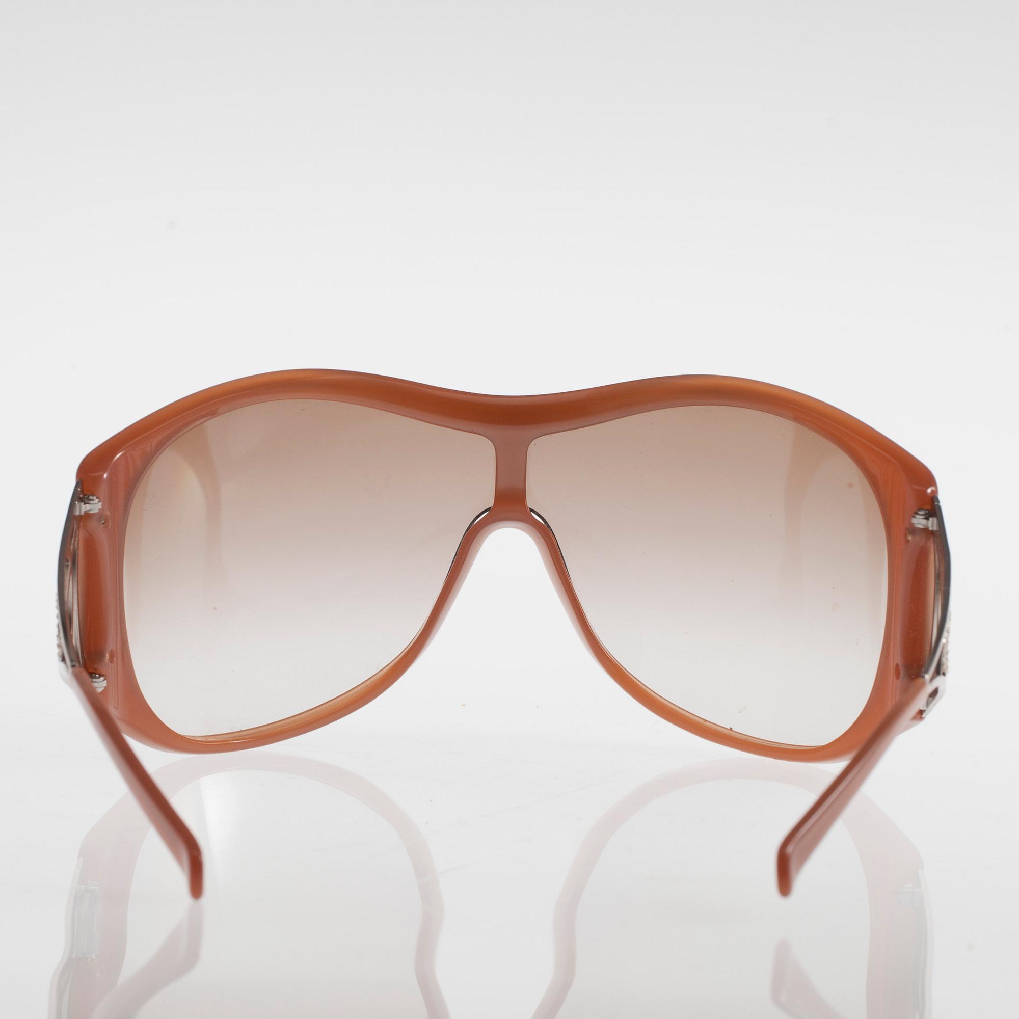 SOLGLASÖGON, Yves Saint Laurent.