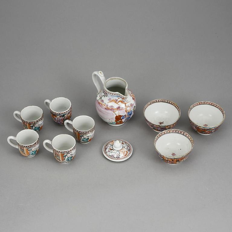 DOCKSERVISDELAR, 9 st, porslin, Qingdynastin, Qianlong (1736-95).