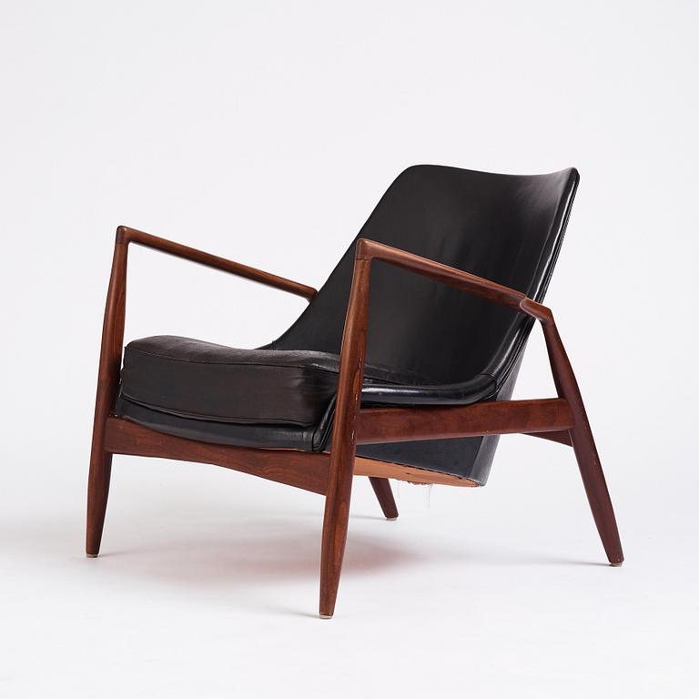 Ib Kofod-Larsen, a 'Sälen' (Seal) armchair, Olof Perssons Fåtöljindustri (OPE), Jönköping, Sweden 1950-60s.