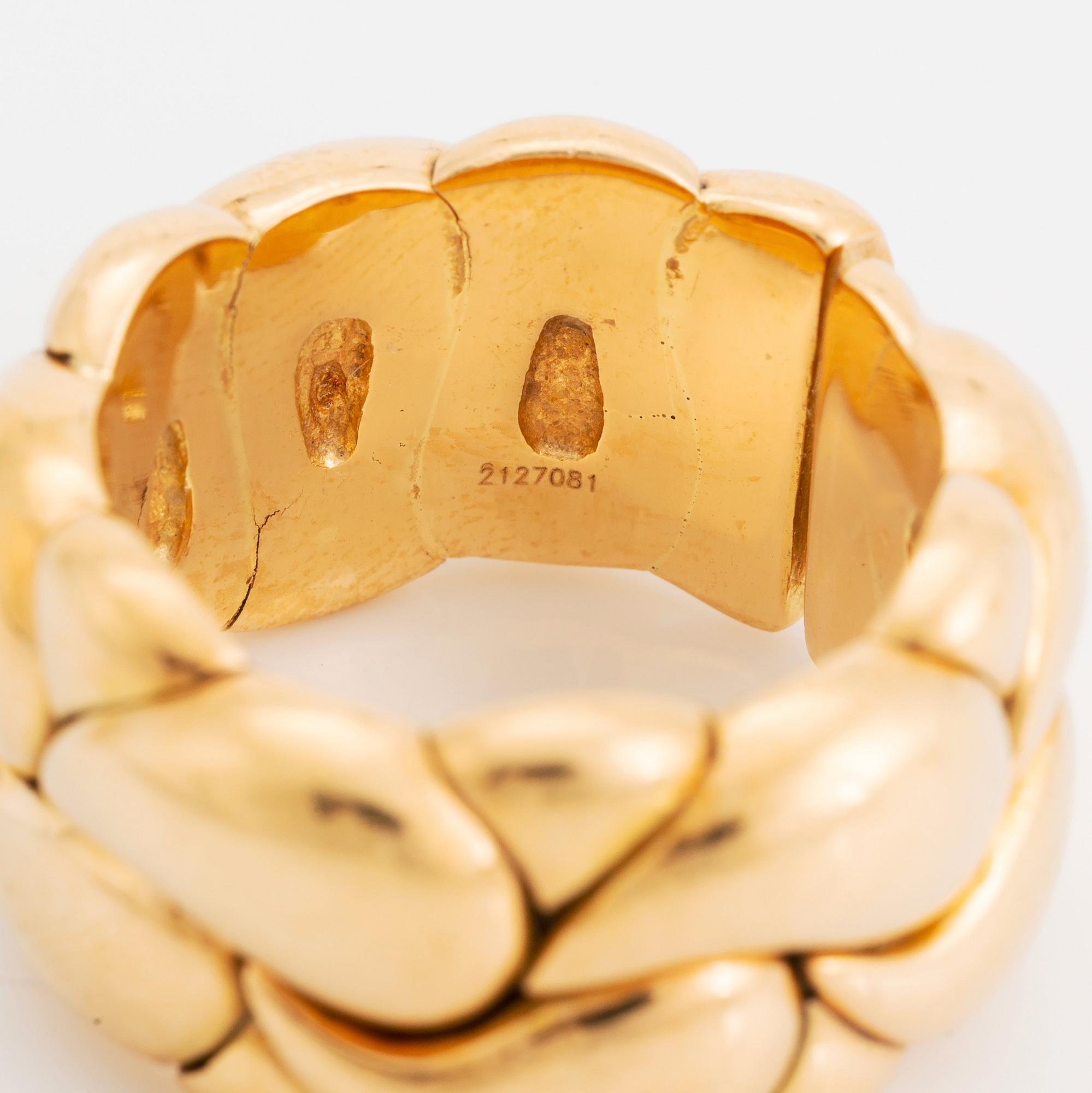 An 18K gold Chopard Casmir ring. Bukowskis
