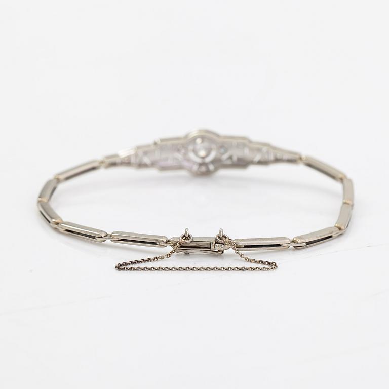 An 18K white gold bracelet with diamonds ca. 0.20 ct in total. A.R.Weckman, Helsinki 1939.