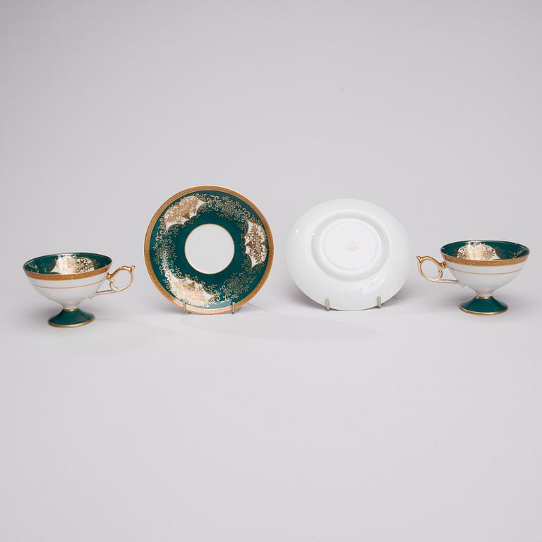 KAFFEKOPPAR MED FAT, 11 st, porslin, 1900-talets första hälft.