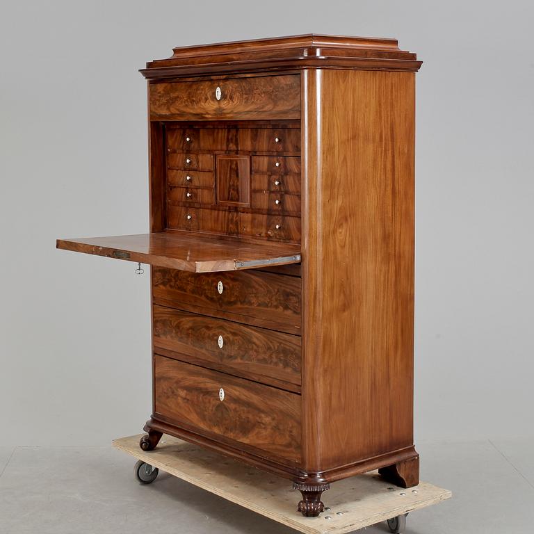 CHIFFONJÉ, omkring 1800-talets mitt.
