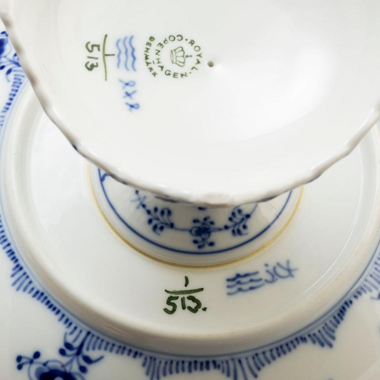 ROYAL COPENHAGEN, mat- och kaffeservis, 69 delar, porslin, "Musselmalet", Danmark.