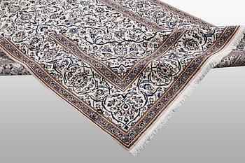 A carpet, Kashan, ca 300 x 199 cm.