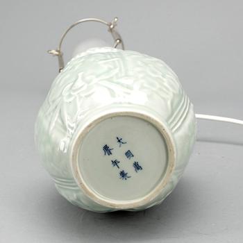 VAS/BORDSLMAPA, porslin, Kina, moderna tillverkning.