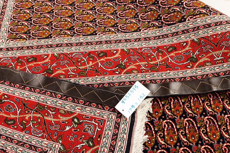 Matta, Täbris, 50 Raj, ca 195 x 152 cm.