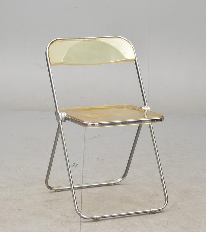 SOLSTOL, plexiglas, 1980-tal och FÄLLSTOL, "Plia", Giancarlo Piretti för Castelli, 1960-talets slut.