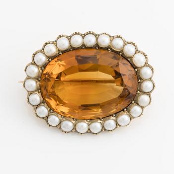 Brooch/pendant with large citrine and pearls.