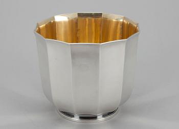 SKÅL, sterling silver, Ateljer Borgila, Stockholm 1968. Vikt 470 g.