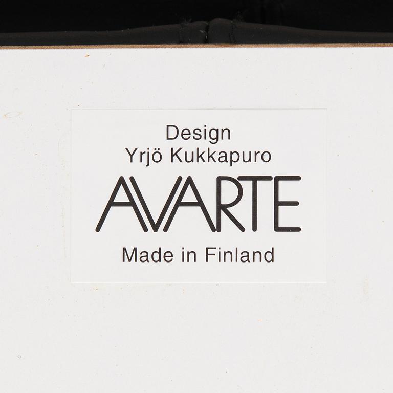 Yrjö Kukkapuro, A pair of armchairs, "Skaala 474", Avarte Finland, late 20th century.